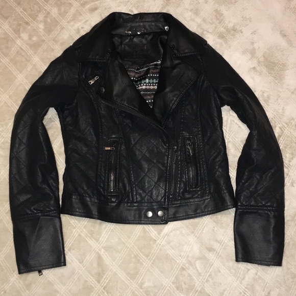 Jackets & Blazers - Cropped Moto style jacket small faux leather